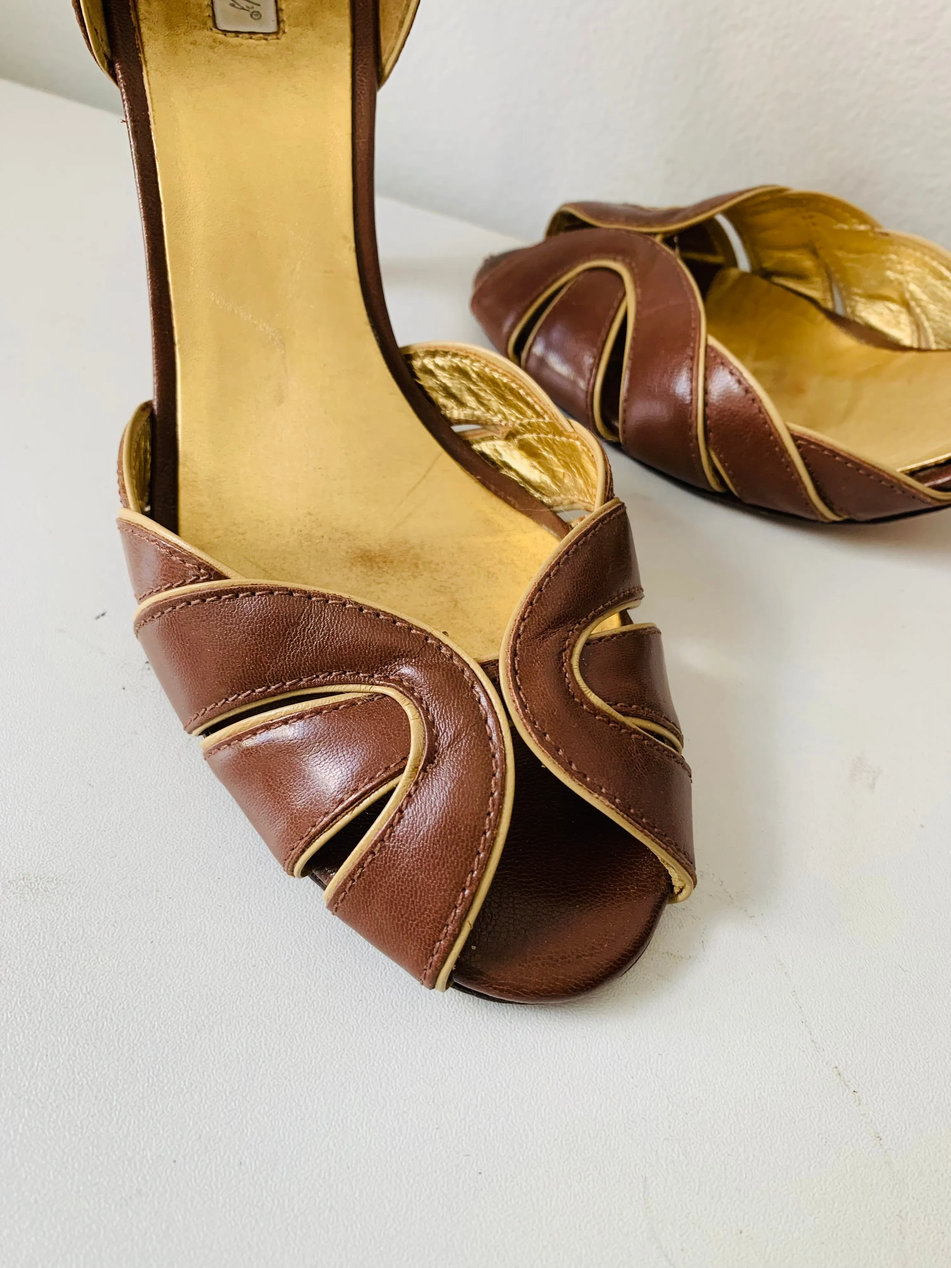 Vintage Marshall Fields Peep Toe Pumps in Brown Leather Size 8