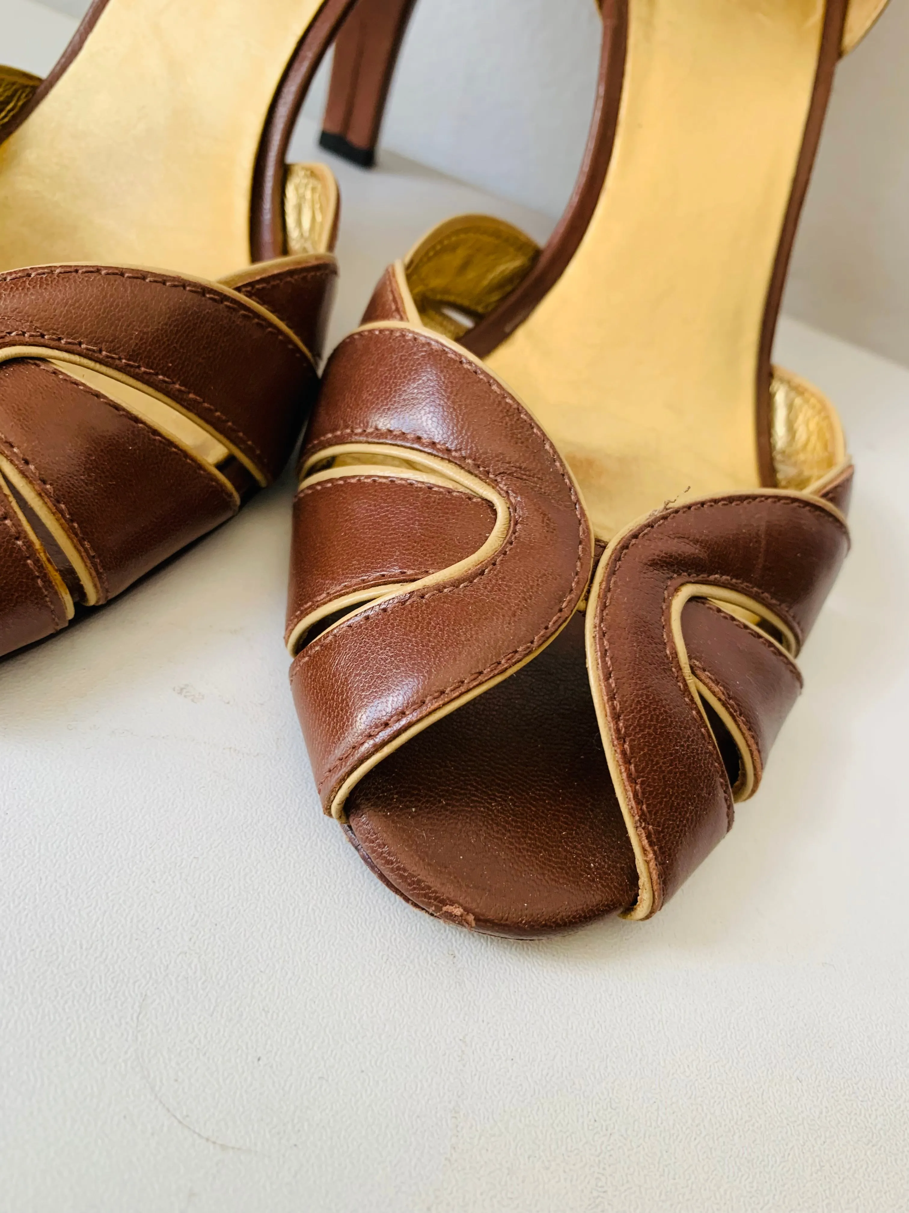 Vintage Marshall Fields Peep Toe Pumps in Brown Leather Size 8
