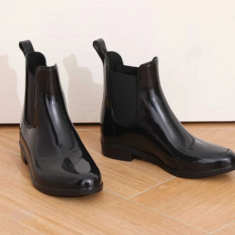 Water-resistant Everyday Chelsea Boots