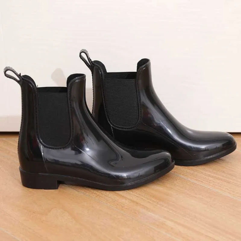 Water-resistant Everyday Chelsea Boots